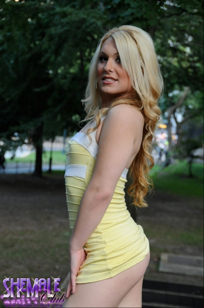 chrissy snow gorgeous shemale